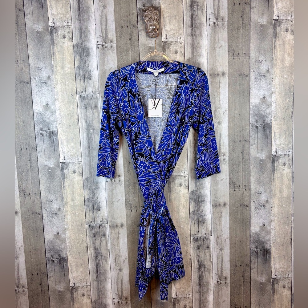 NEW Diane Von Furstenberg Julian Wrap Dress in Royal Blue Floral Size 10. - Picture 2 of 9